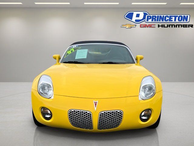 Used 2007 Pontiac Solstice Convertible w/ Premium Package RWD image 2