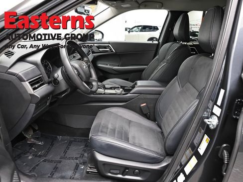 Used 2025 Mitsubishi Outlander SE AWD/4WD image 14