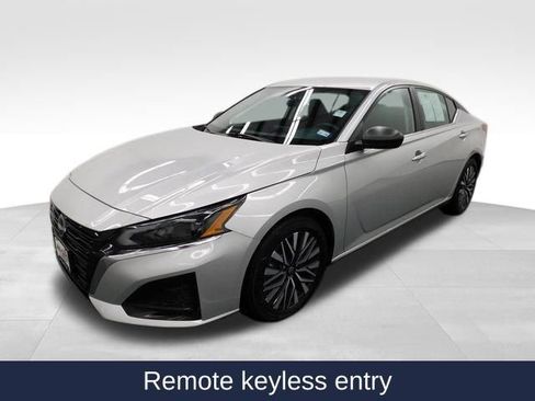 Used 2024 Nissan Altima 2.5 SV image 5