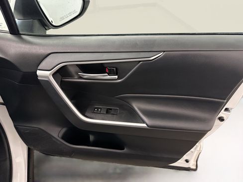 Used 2019 Toyota RAV4 XLE AWD/4WD image 33