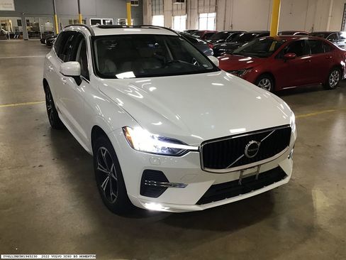 Used 2022 Volvo XC60 B5 Momentum image 6