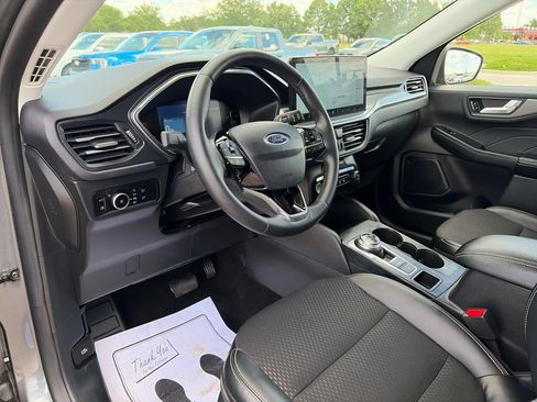 Used 2025 Ford Escape SE FWD image 16