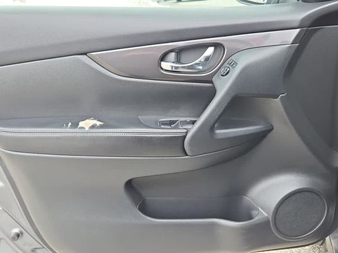 Used 2020 Nissan Rogue SV image 9