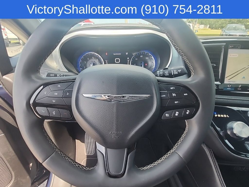 Used 2025 Chrysler Pacifica Limited FWD image 12