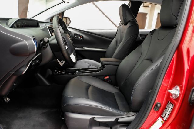 Used 2017 Toyota Prius Three Touring w/ Carpet Mat Package FWD image 4