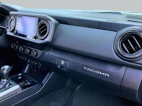Certified 2020 Toyota Tacoma TRD Off-Road w/ Technology Package AWD/4WD image 17