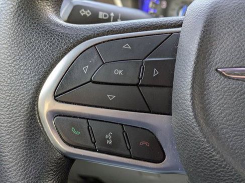 Used 2020 Chrysler Voyager Lxi FWD image 5