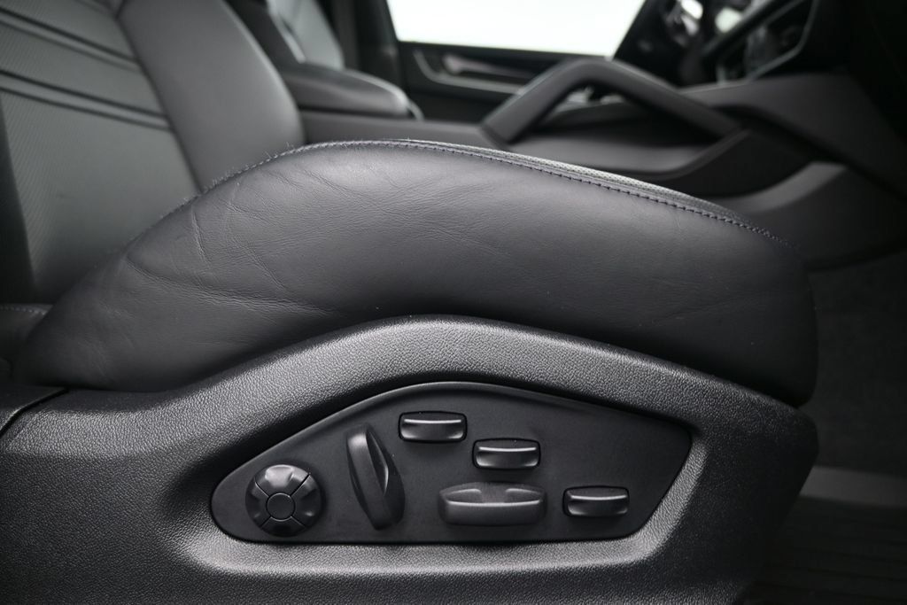 Certified 2024 Porsche Cayenne S AWD/4WD image 15