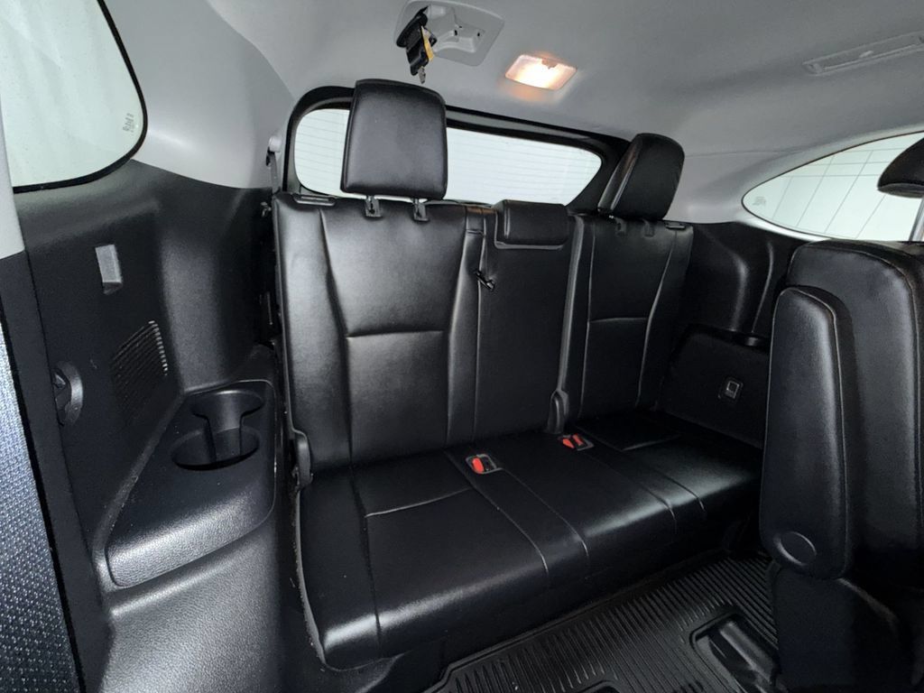 Used 2022 Toyota Highlander XLE AWD/4WD image 8