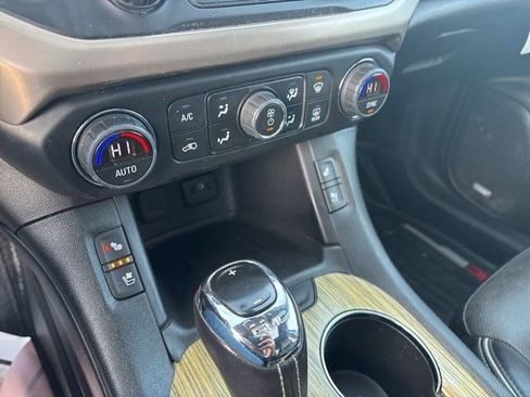 Used 2018 GMC Acadia Denali image 25