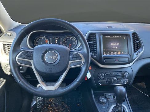 Used 2017 Jeep Cherokee Latitude w/ Cold Weather Group image 5