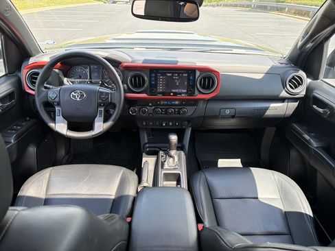 Used 2019 Toyota Tacoma TRD Sport AWD/4WD image 18