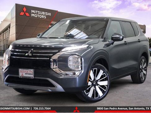 New 2025 Mitsubishi Outlander SE image 1