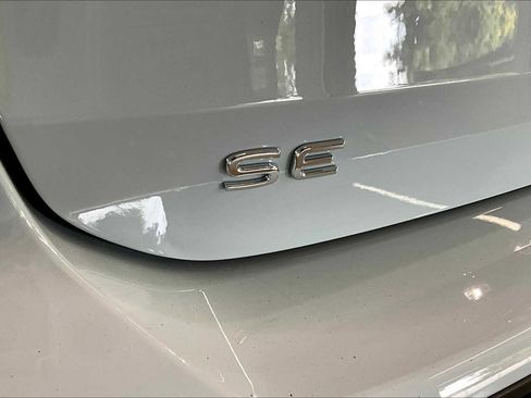 New 2025 Volkswagen Taos SE image 25