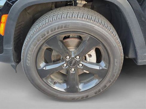 Used 2023 Jeep Grand Cherokee Altitude AWD/4WD image 19