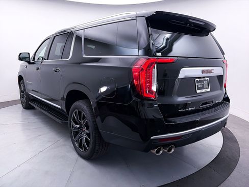 Used 2023 GMC Yukon XL Denali AWD/4WD image 14
