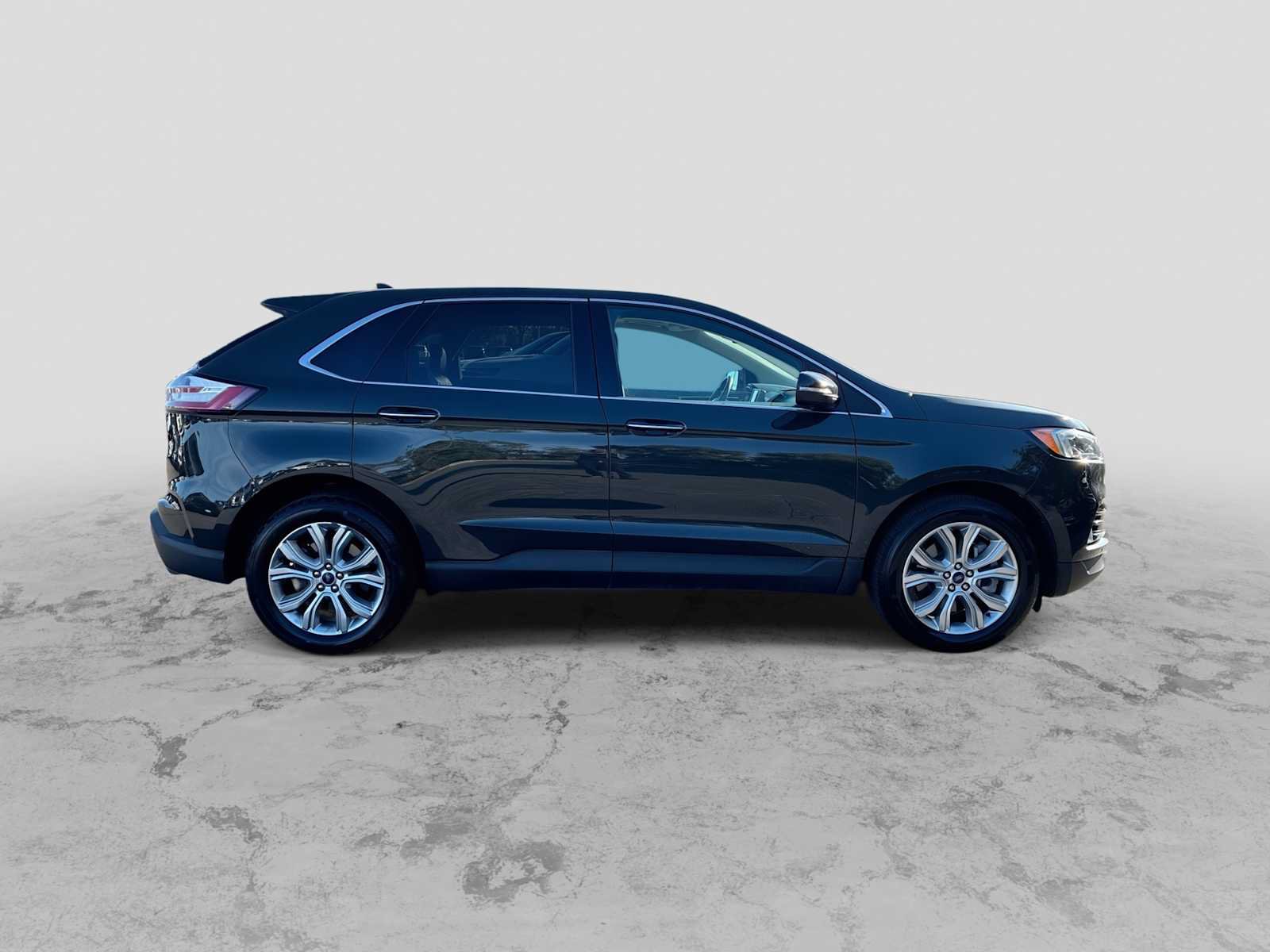 Used 2022 Ford Edge Titanium w/ Equipment Group 301A AWD/4WD image 9