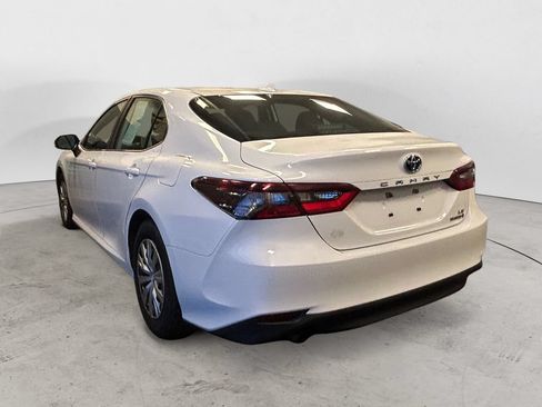 Used 2022 Toyota Camry LE FWD image 3