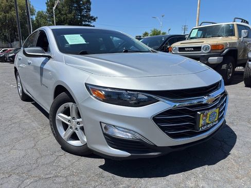 Used 2021 Chevrolet Malibu LS FWD image 1