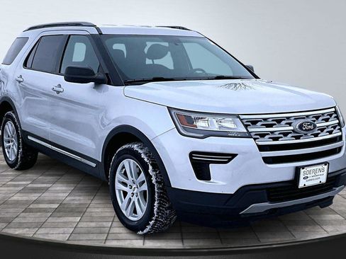 Used 2019 Ford Explorer XLT image 1