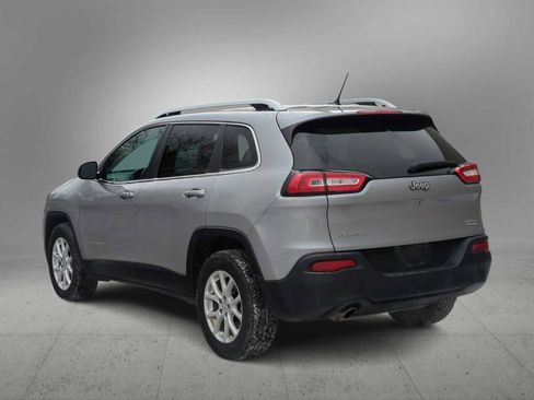 Used 2018 Jeep Cherokee Latitude w/ Cold Weather Group image 6