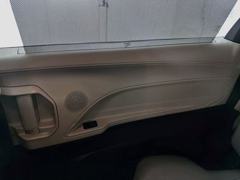Used 2023 Toyota Sienna XLE FWD image 32