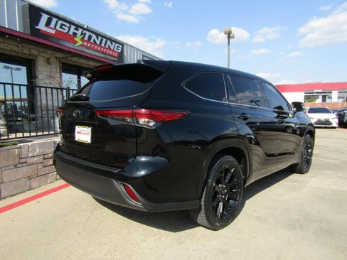 Used 2022 Toyota Highlander L FWD image 4