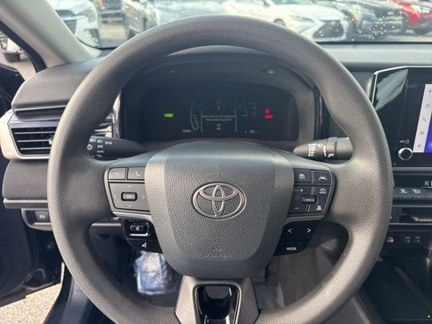 Used 2025 Toyota Camry LE image 23
