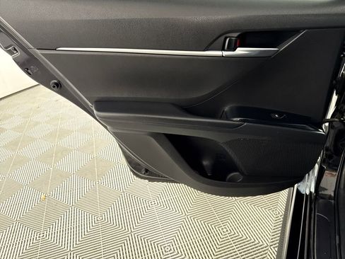 Used 2020 Toyota Camry SE image 12