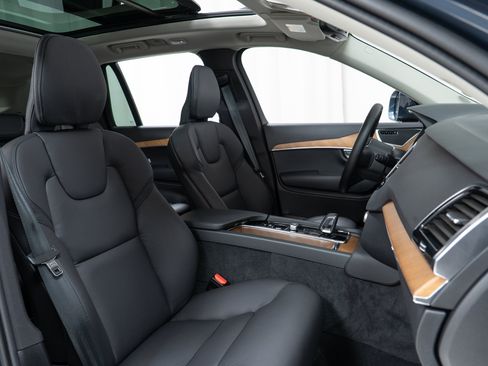 Certified 2025 Volvo XC90 T8 Plus w/ Protection Package Premier AWD/4WD image 22
