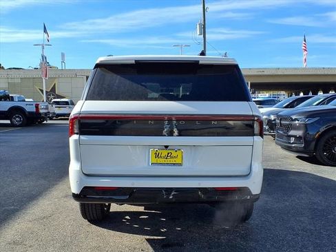 New 2025 Lincoln Navigator Reserve w/ Jet Appearance Package AWD/4WD image 5