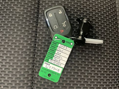 Used 2023 GMC Acadia SLE w/ Driver Convenience Package image 30