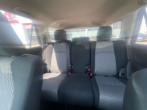 Used 2018 Toyota 4Runner SR5 AWD/4WD image 8