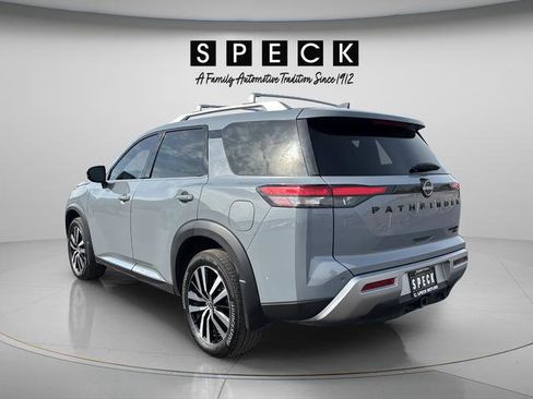 Used 2025 Nissan Pathfinder Platinum image 3