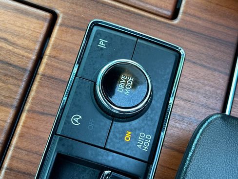 Used 2024 Lincoln Navigator Premiere AWD/4WD image 32
