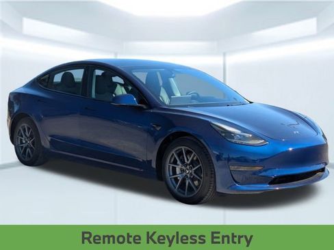 Used 2023 Tesla Model 3 Standard Range image 9