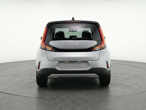 Used 2025 Kia Soul LX w/ LX Technology Package FWD image 7