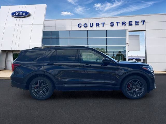 Certified 2025 Ford Explorer ST-Line w/ ST-Line Street Pack AWD/4WD image 4