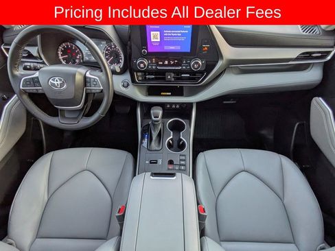 Used 2023 Toyota Highlander XLE FWD image 16