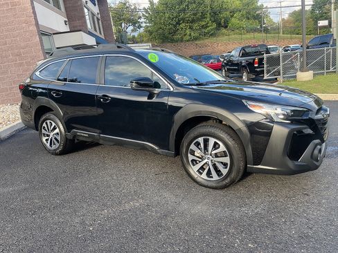 Used 2024 Subaru Outback Premium image 2