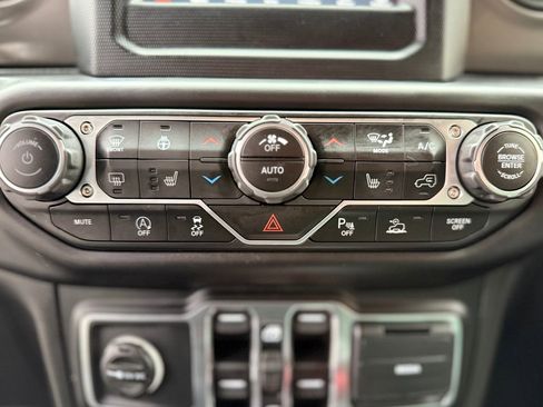 Used 2021 Jeep Wrangler Unlimited Sport image 23