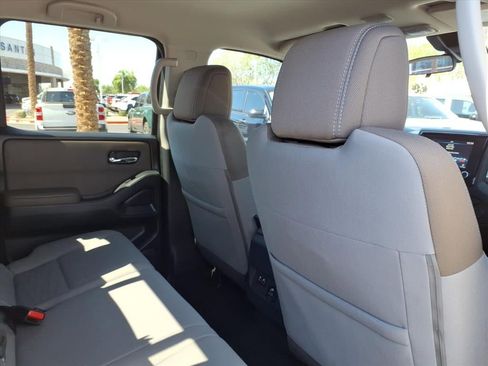 Used 2022 Nissan Frontier SV w/ Technology Package image 13