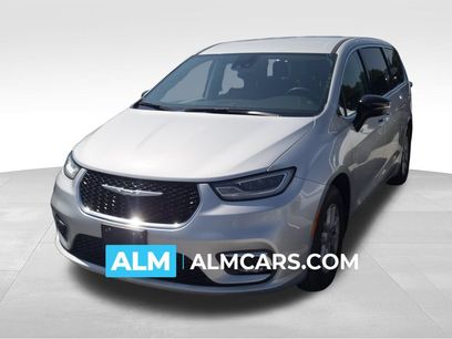 Used 2024 Chrysler Pacifica Touring-L
