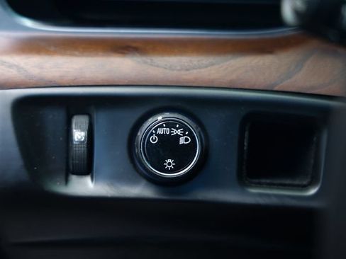 Used 2018 Cadillac Escalade Premium Luxury RWD image 50