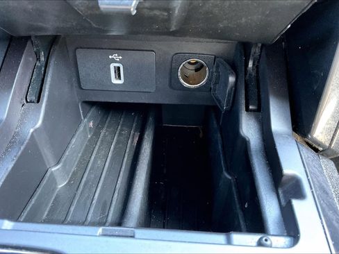 Used 2018 Ford Explorer XLT w/ Equipment Group 201A FWD image 16