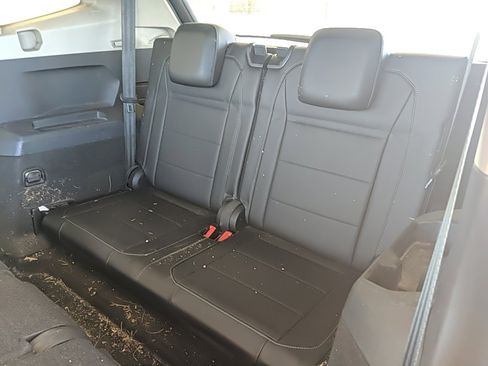 Used 2018 Volkswagen Tiguan SEL w/ 3rd Row Seat Package image 16