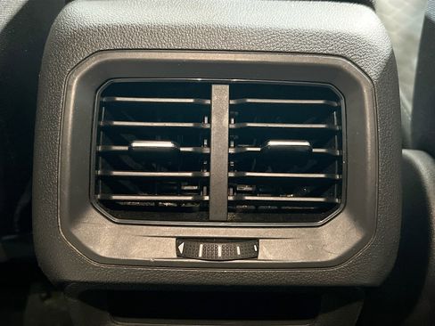 Used 2020 Volkswagen Tiguan S image 17