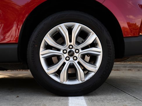 Used 2024 Ford Edge Titanium image 15