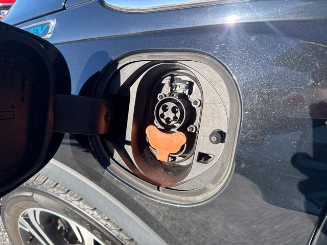 Used 2020 Chevrolet Bolt Premier w/ Infotainment Package FWD image 11