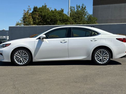 Used 2016 Lexus ES 350 w/ Luxury Package w/Wood Trim FWD image 9